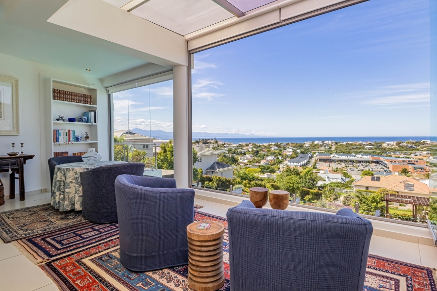 4 Bedroom Property for Sale in Whale Rock Western Cape